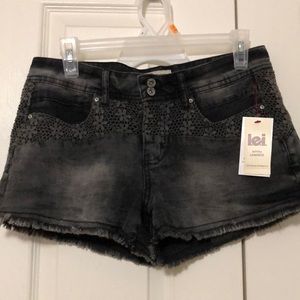 Lowrise junior shorts